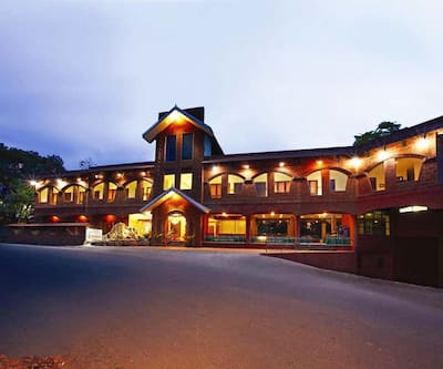 https://imgcld.yatra.com/ytimages/image/upload/t_hotel_yatra_city_desktop/v1443683018/Domestic Hotels/Hotels_Thekkady/Jungle Park Resort/NIGHT-VIEW.jpg